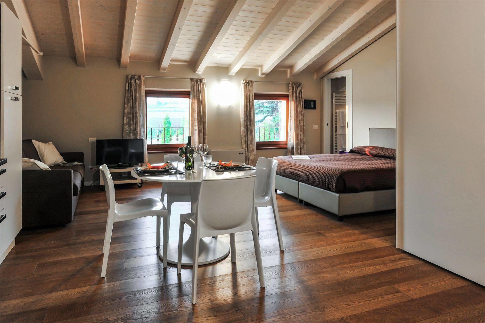 Belvivere Suites Sona Esterno foto